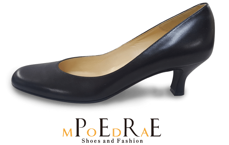 株式会社モーダペレはお客様の足に合わせたセミオーダーの靴を製作、販売しております。